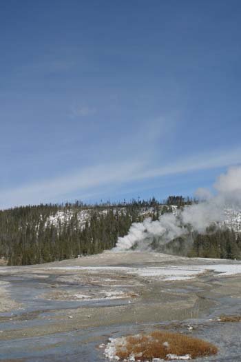 USA WY YellowstoneNP 2004NOV01 OldFaithful 016